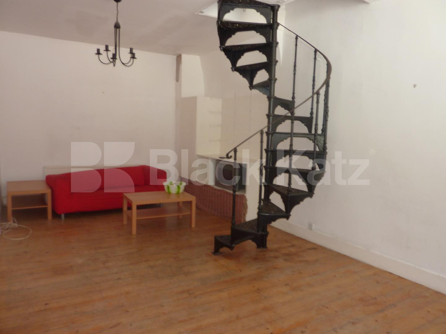 			MEWS HOUSE, 3 Bedroom, 1 bath, 1 reception Mews House			 Ruston Mews, NOTTING HILL